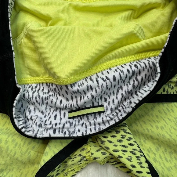 Lululemon Run: Speed Short 4-way Stretch
Dottie Dash Clarity Yellow Black - Picture 8 of 8
